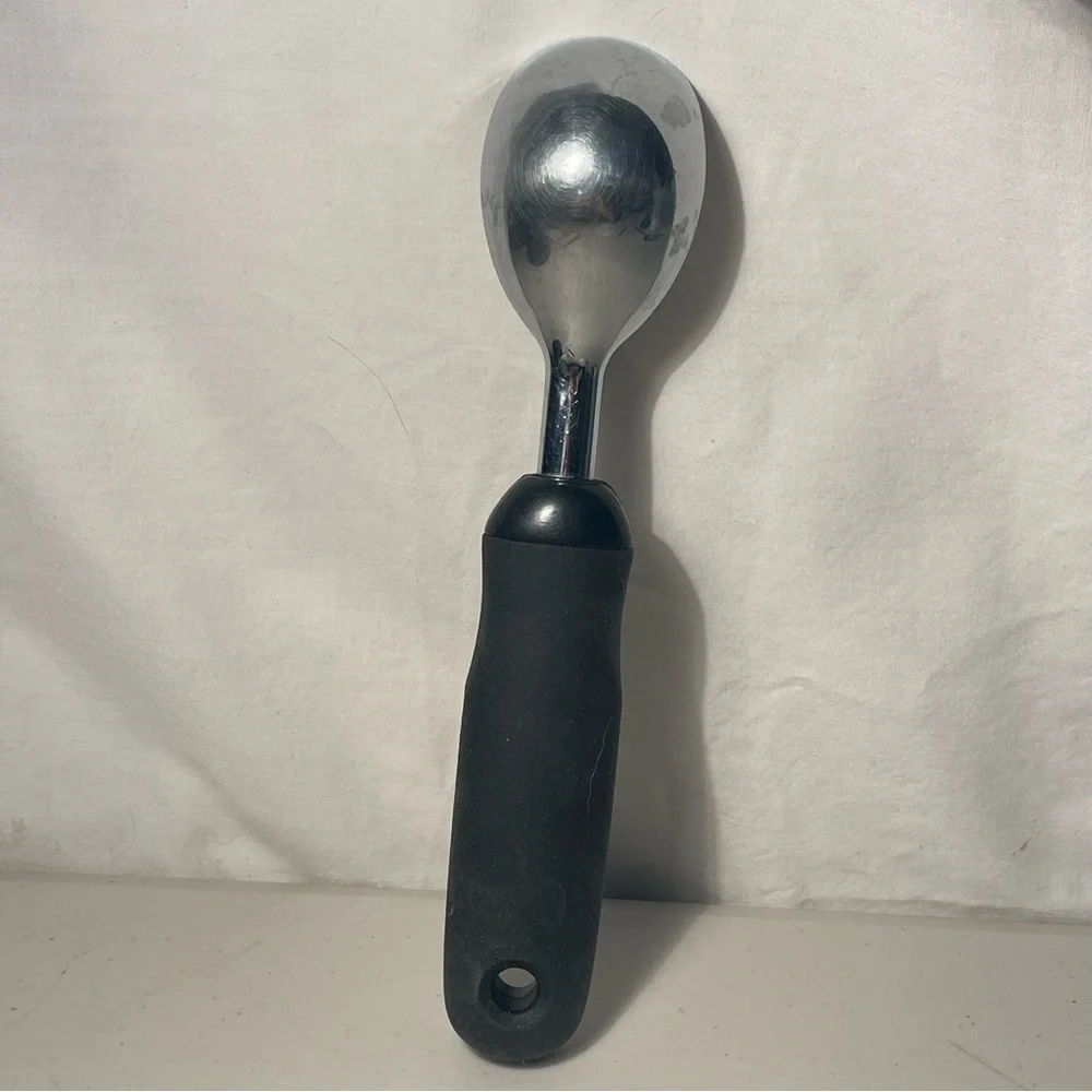 OXO Softwork Stainless Steel Ice Cream Scoop w/ Black Handle & flat edge  100GW